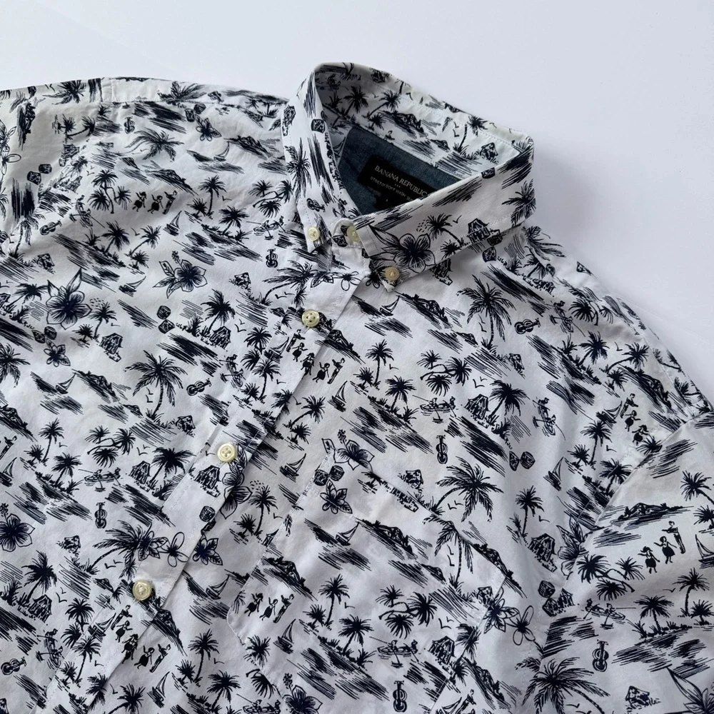 Men’s Banana Republic Short Sleeve Shirt Size Large Hawaiian Theme​​